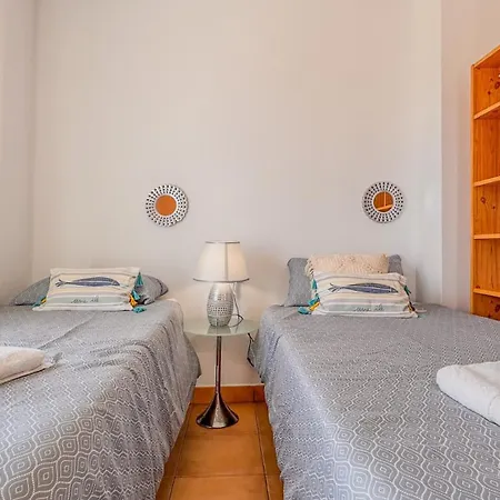 In Almadraba Apartment